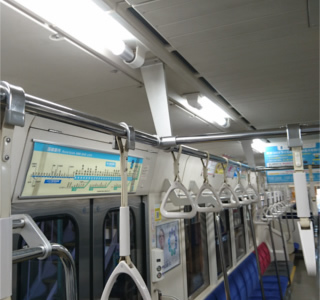 青い森鉄道車両に採用された鉄道車両用LED直管ランプ LLS50/LLS55シリーズ