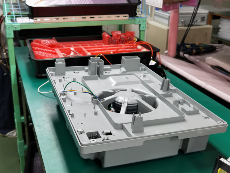 アンデス電気　空気清浄機バイオミクロンBM-H101A　製造工場レポートページ　ファンと基板を取付けた後枠の写真