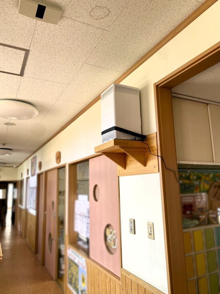 青森県　八戸市　保育園　廊下