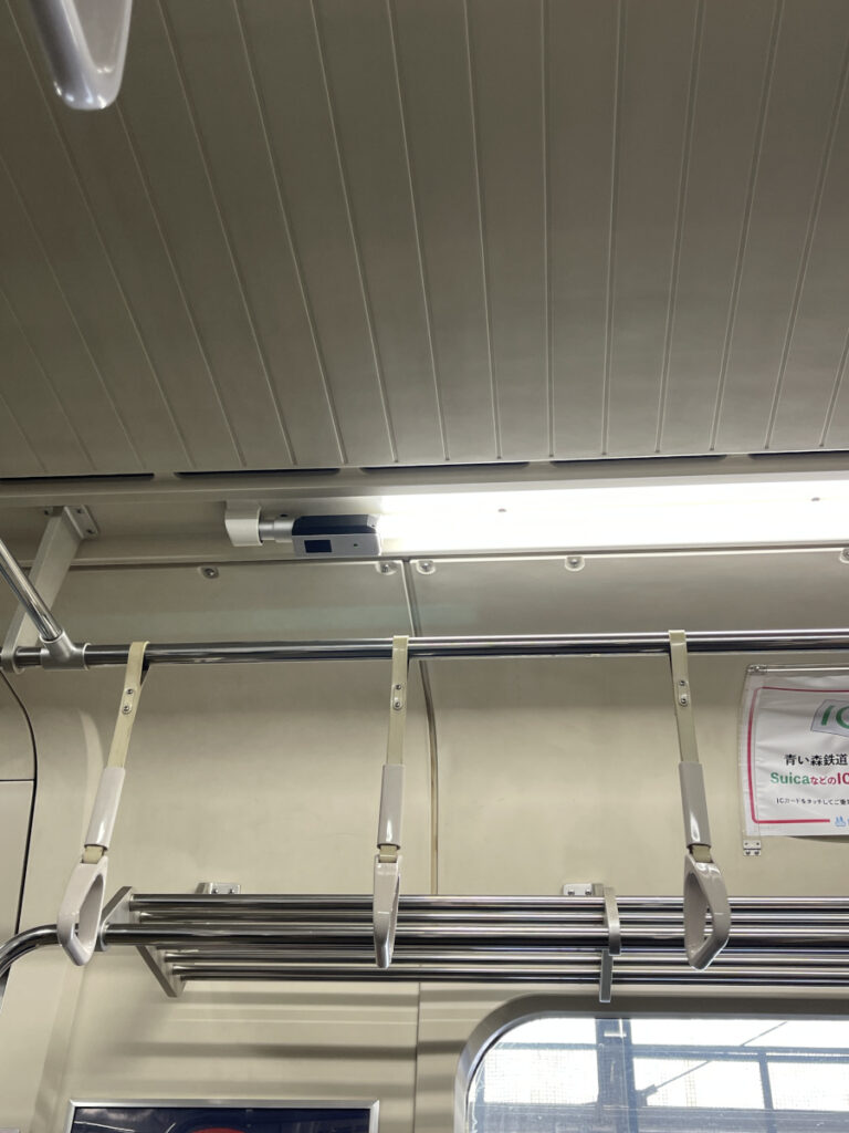 客車内　天井防犯照明 ②