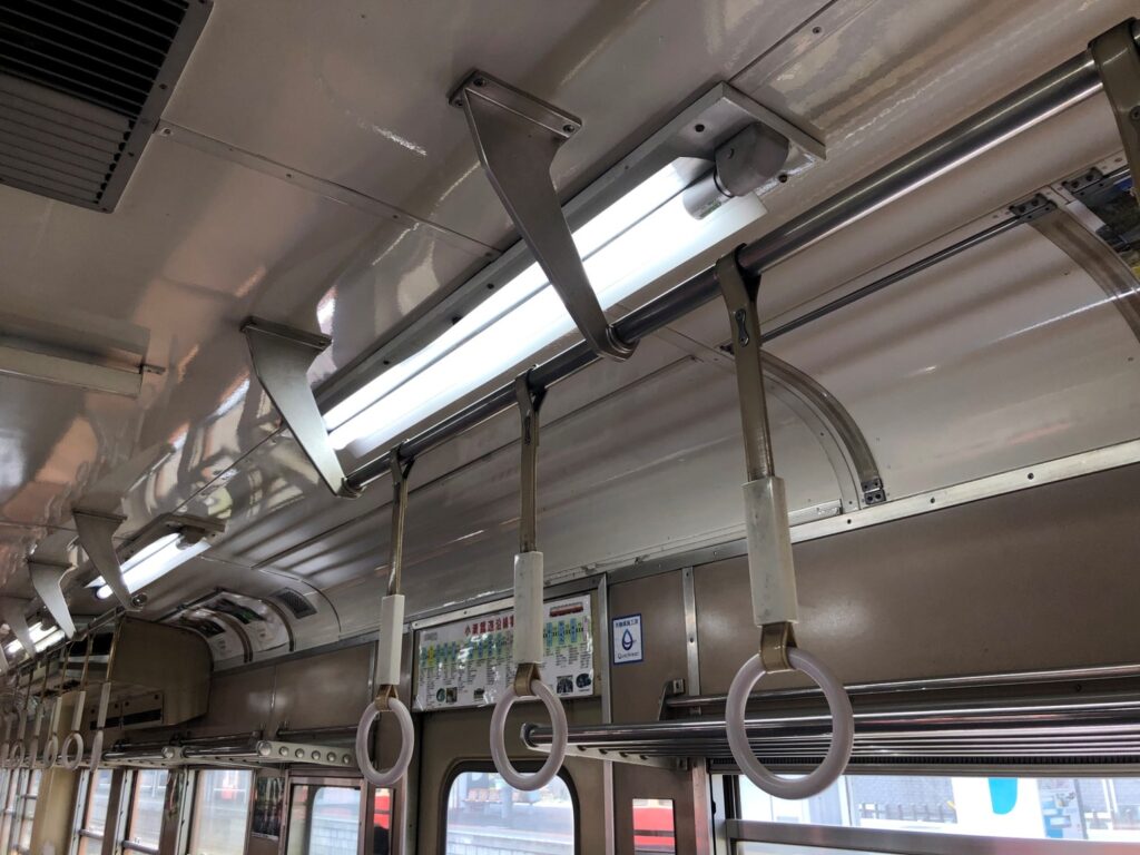 客車内　天井照明