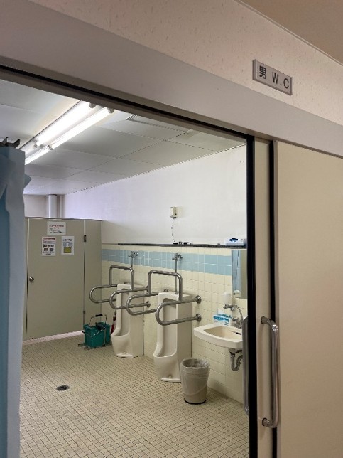 青森県　藤崎町　男性トイレ内①