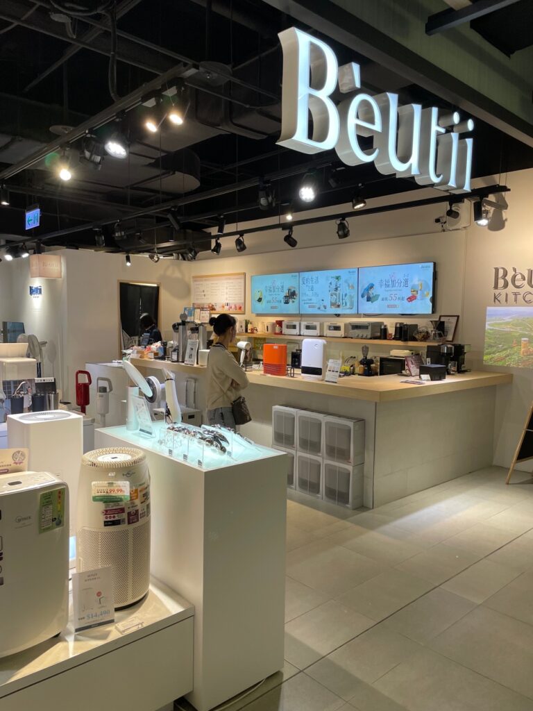 <strong>＜展示事例＞</strong> 大型ショッピングセンター 展示販売ブース①