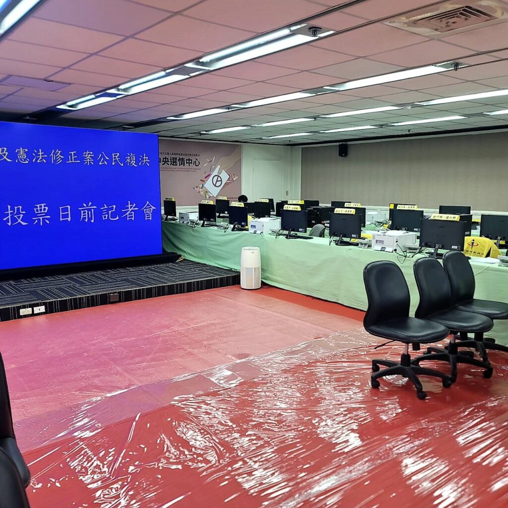 <strong>（代理店 設置事例）</strong> 選挙センター メインフロア ①