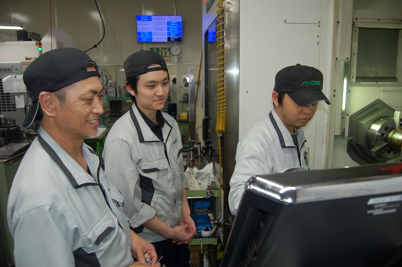 精密機械金属加工スタッフ（正社員）