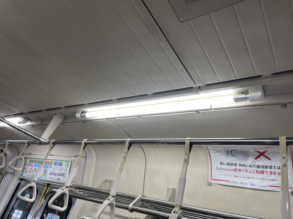 客車内　天井照明 （LLS502-01W）