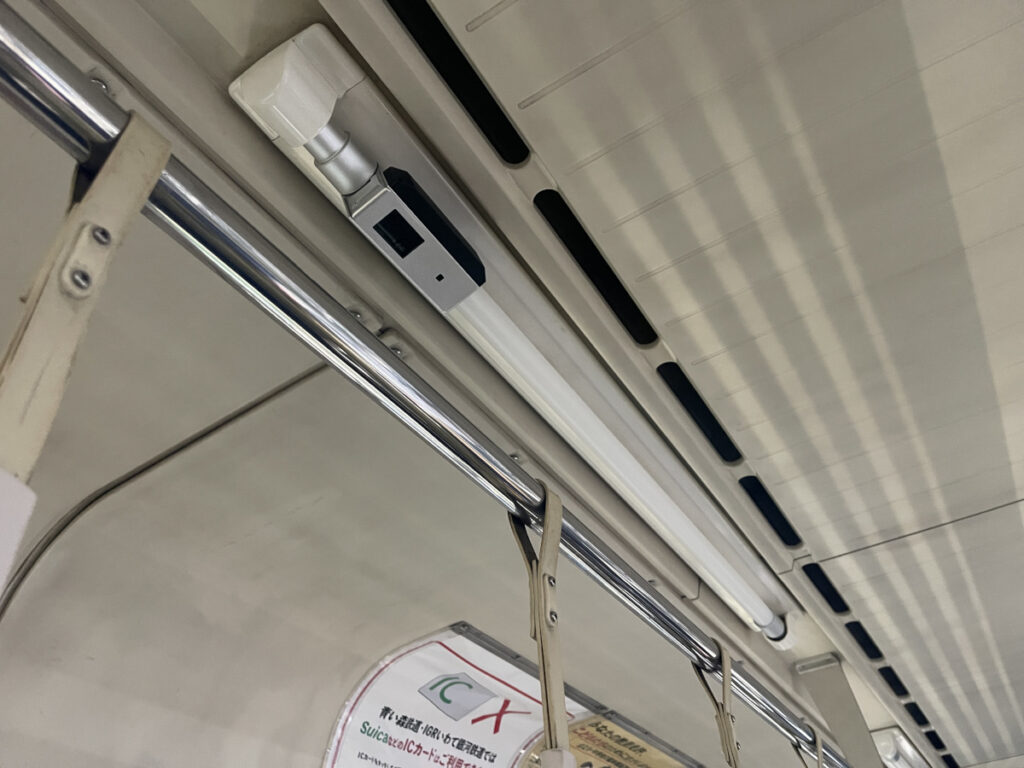 客車内　天井防犯照明 ①